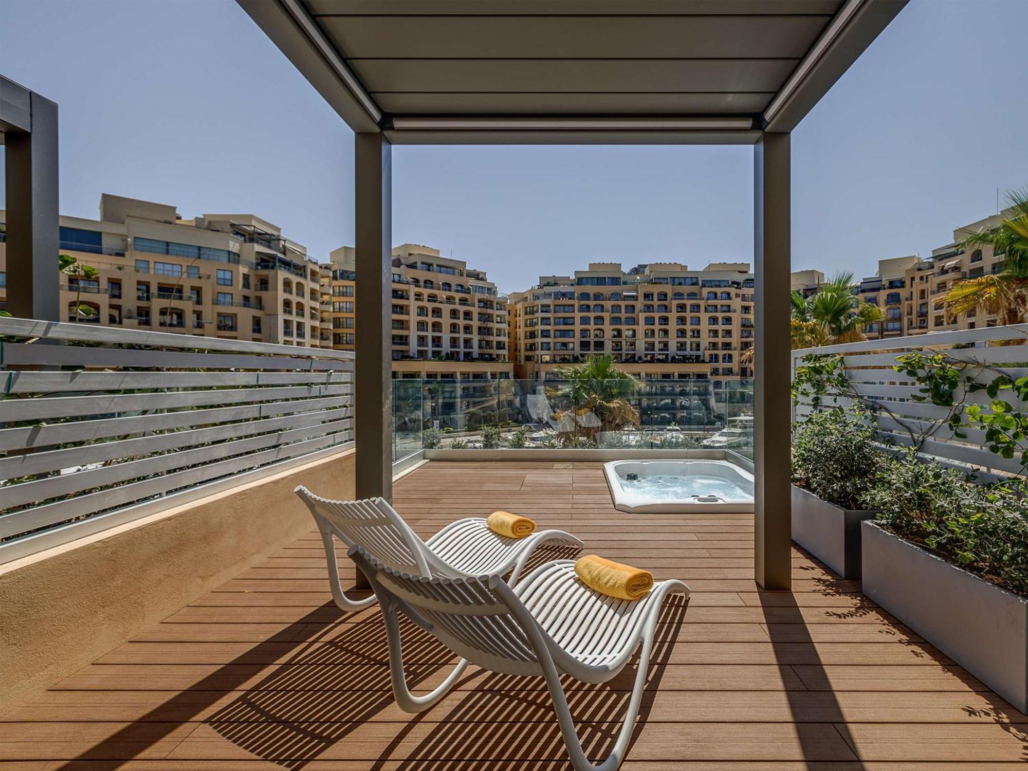 Hilton Malta Hotel Saint Julian's Екстериор снимка