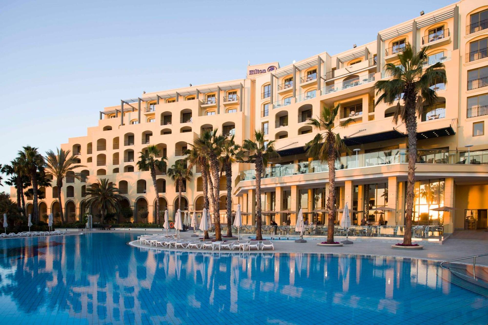 Hilton Malta Hotel Saint Julian's Екстериор снимка