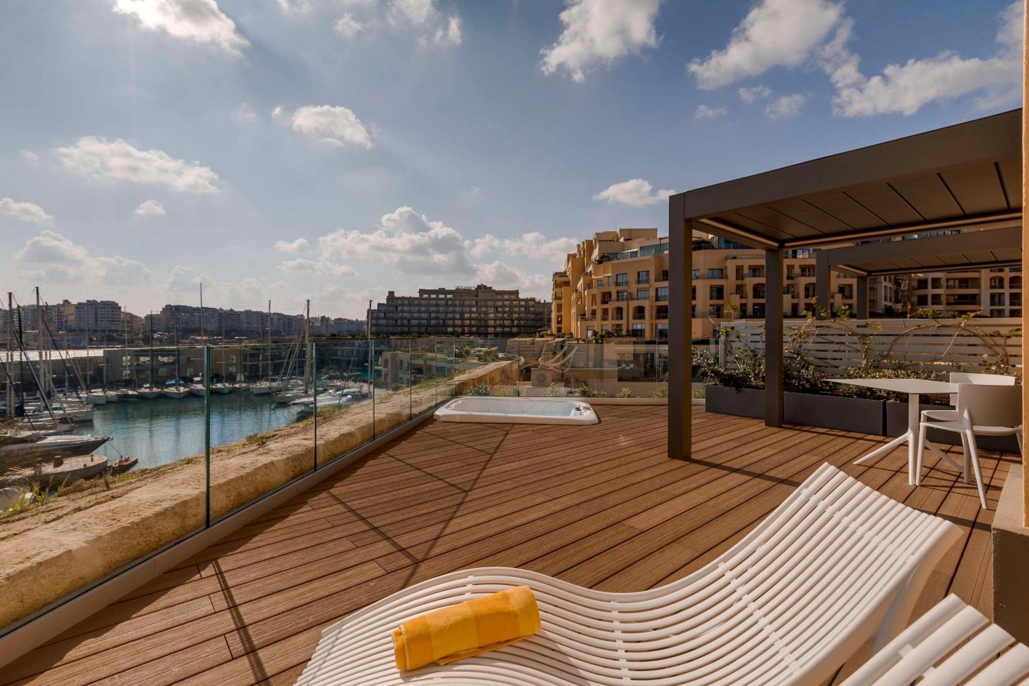 Hilton Malta Hotel Saint Julian's Екстериор снимка